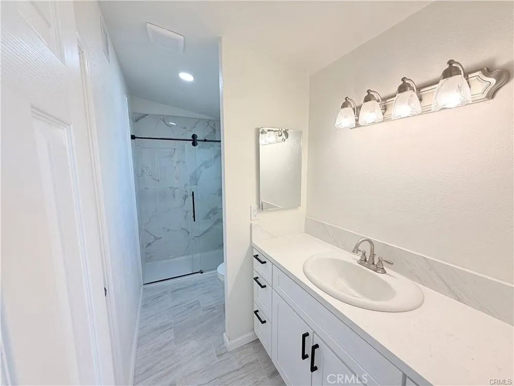 11975 Barbet Phelan, CA 92371