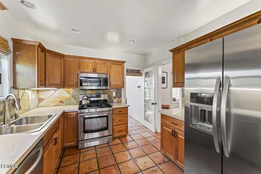 1497 E Main Street Ventura, CA 93001