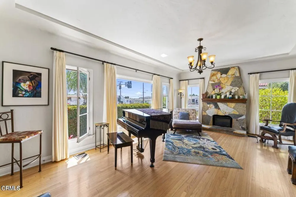 1497 E Main Street Ventura, CA 93001