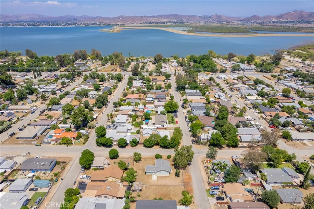 33161 Pederson Lake Elsinore, CA 92530