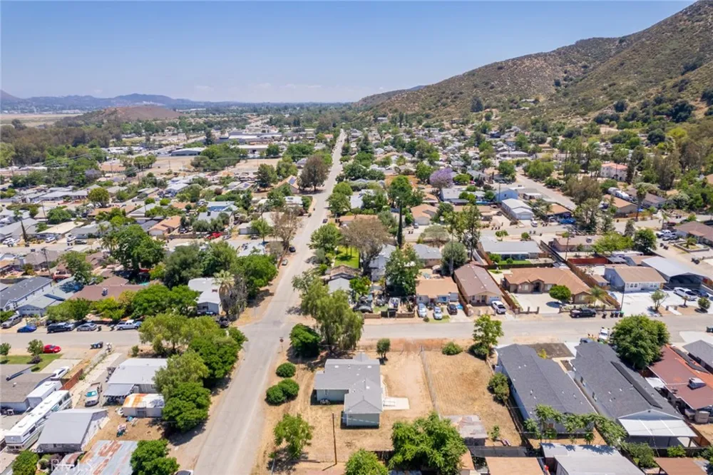 33161 Pederson Lake Elsinore, CA 92530