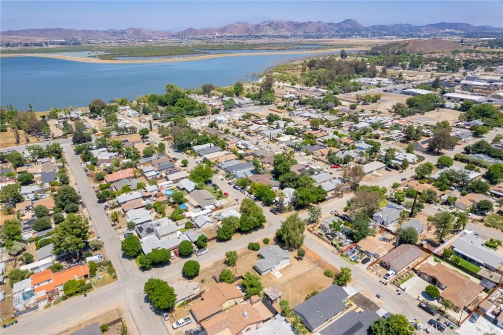 33161 Pederson Lake Elsinore, CA 92530