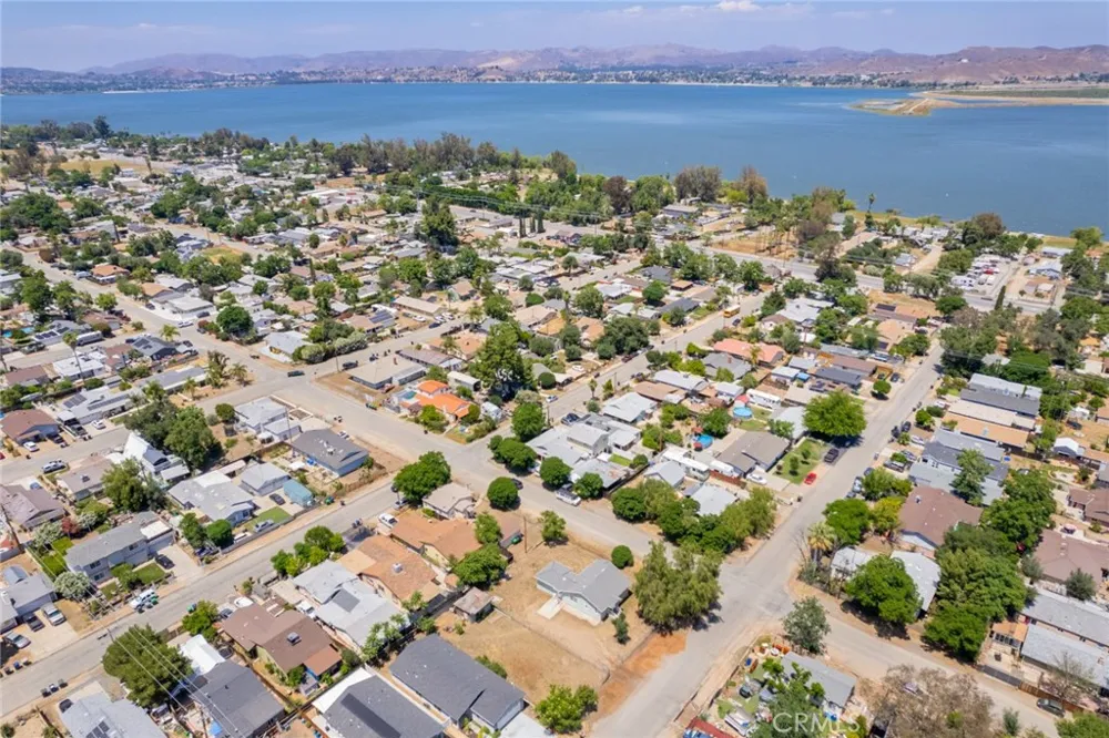 33161 Pederson Lake Elsinore, CA 92530