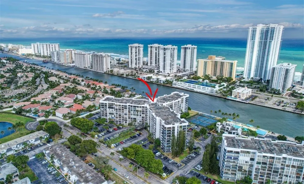 1000 Parkview Dr #825 Hallandale Beach, FL 33009