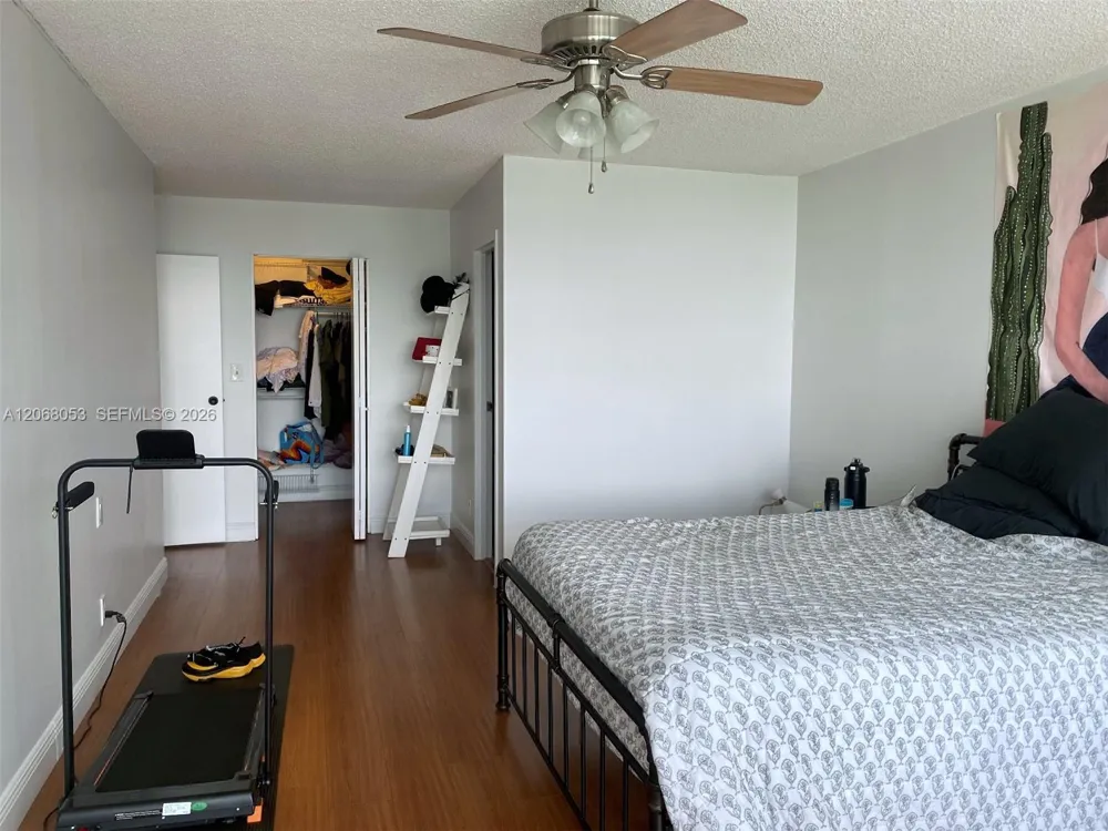 1000 Parkview Dr #825 Hallandale Beach, FL 33009