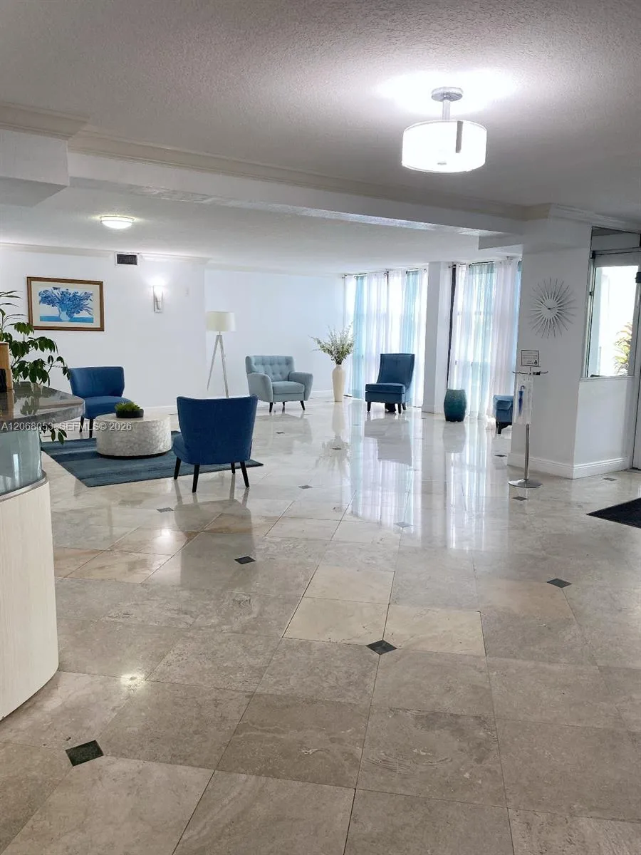 1000 Parkview Dr #825 Hallandale Beach, FL 33009