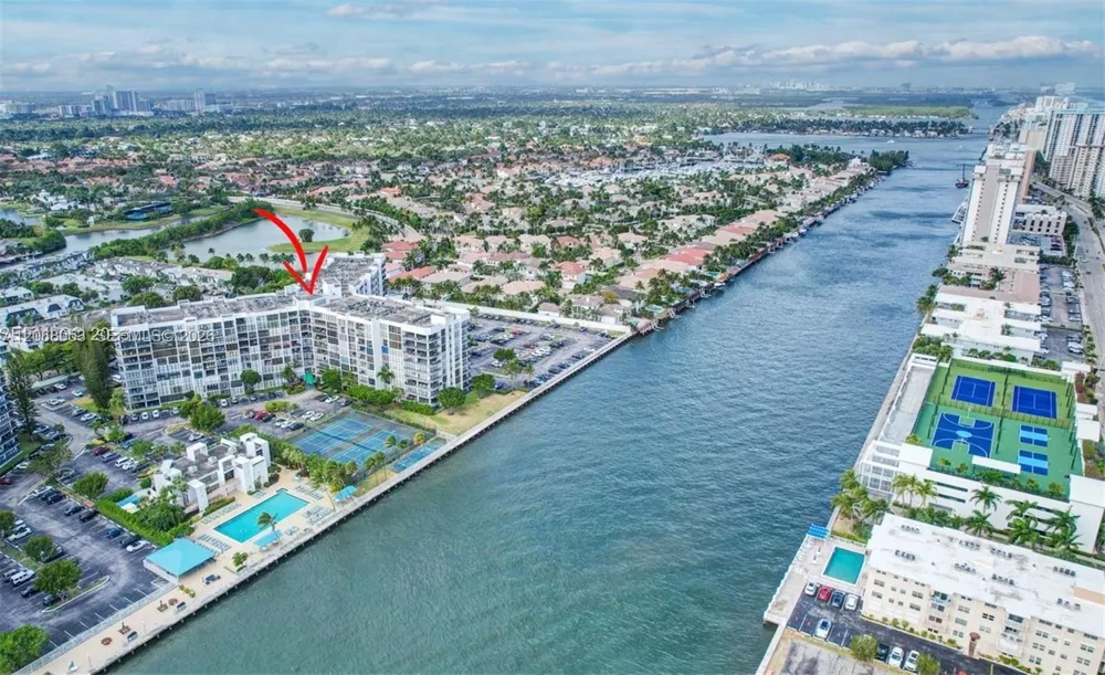 1000 Parkview Dr #825 Hallandale Beach, FL 33009