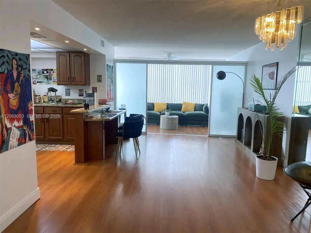 1000 Parkview Dr #825 Hallandale Beach, FL 33009