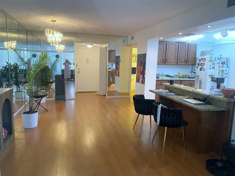 1000 Parkview Dr #825 Hallandale Beach, FL 33009