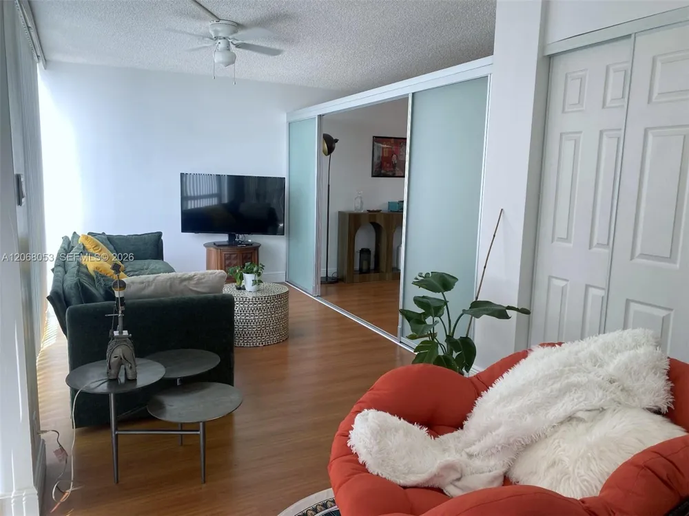 1000 Parkview Dr #825 Hallandale Beach, FL 33009