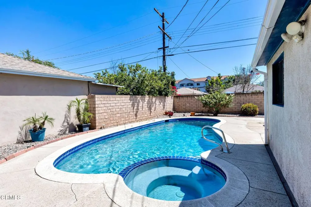 14646 Leadwell Street Van Nuys, CA 91405