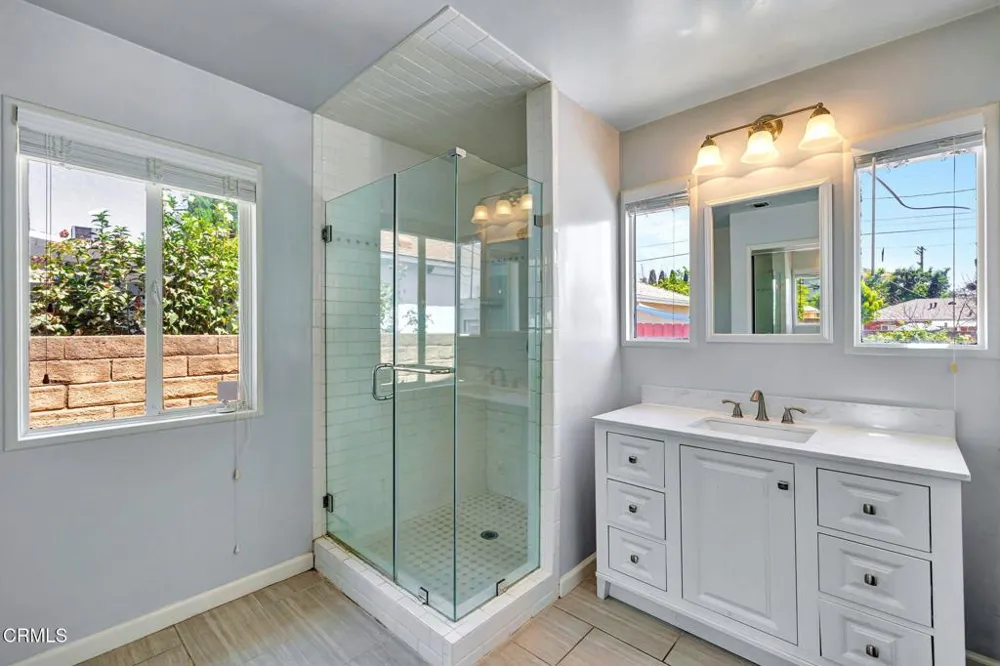 14646 Leadwell Street Van Nuys, CA 91405