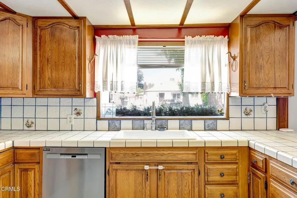 14646 Leadwell Street Van Nuys, CA 91405