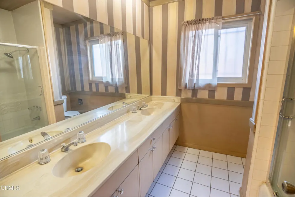 7511 Shoup Avenue Los Angeles, CA 91307