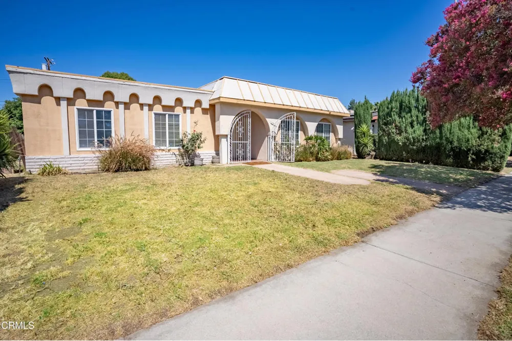 7511 Shoup Avenue Los Angeles, CA 91307