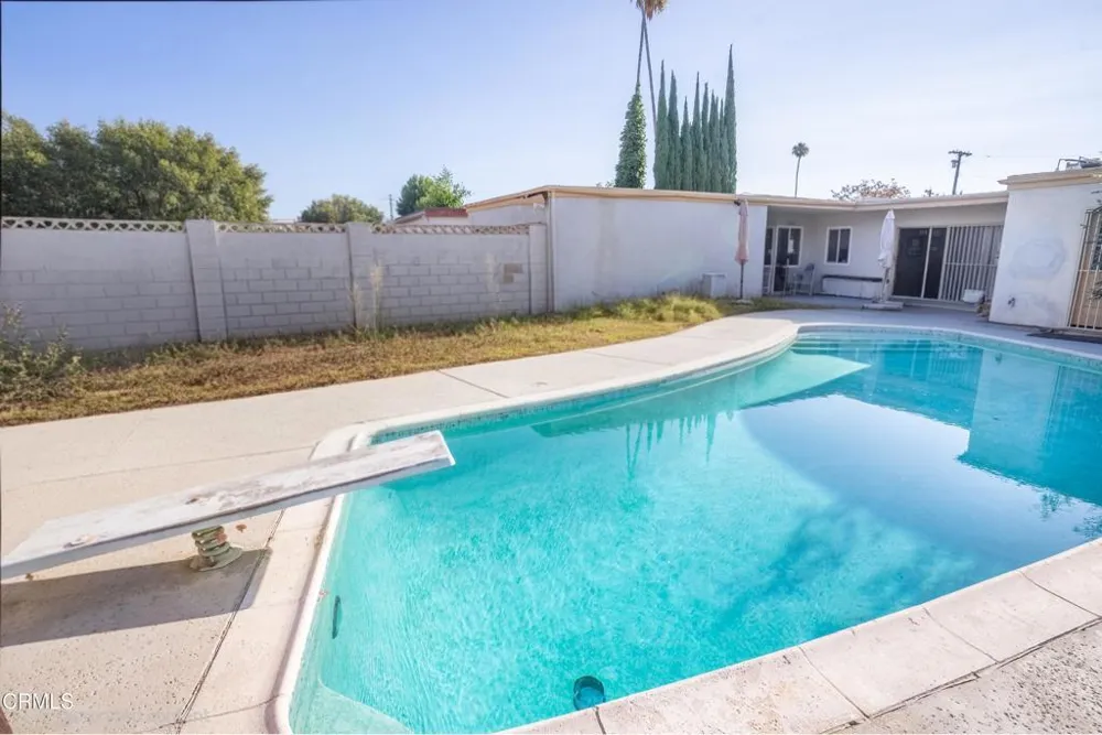 7511 Shoup Avenue Los Angeles, CA 91307