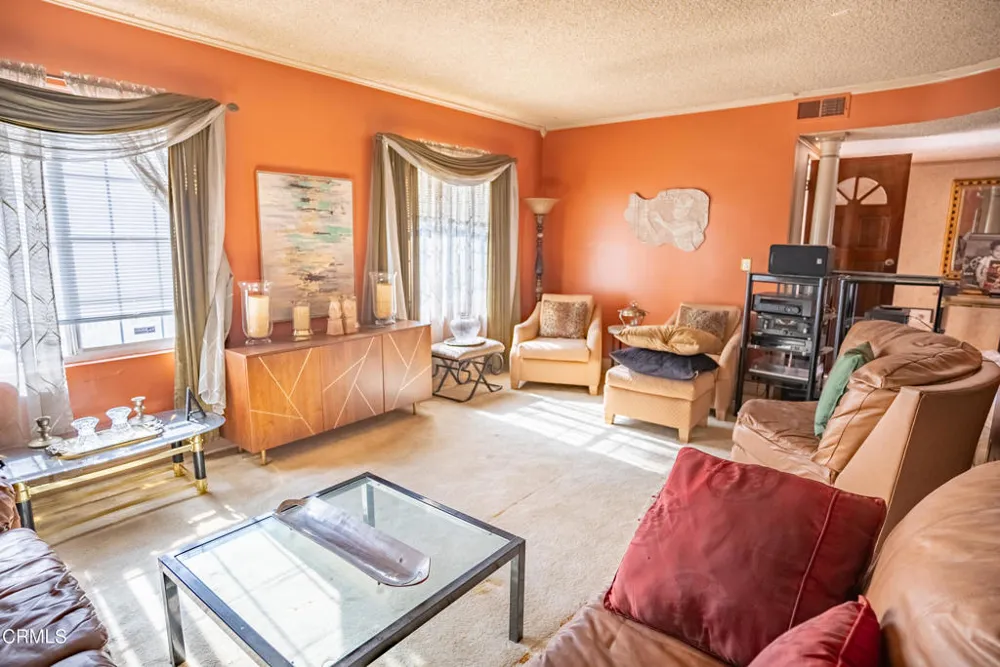 7511 Shoup Avenue Los Angeles, CA 91307