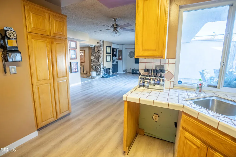 7511 Shoup Avenue Los Angeles, CA 91307