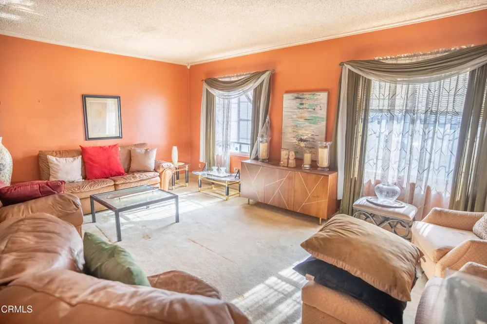 7511 Shoup Avenue Los Angeles, CA 91307