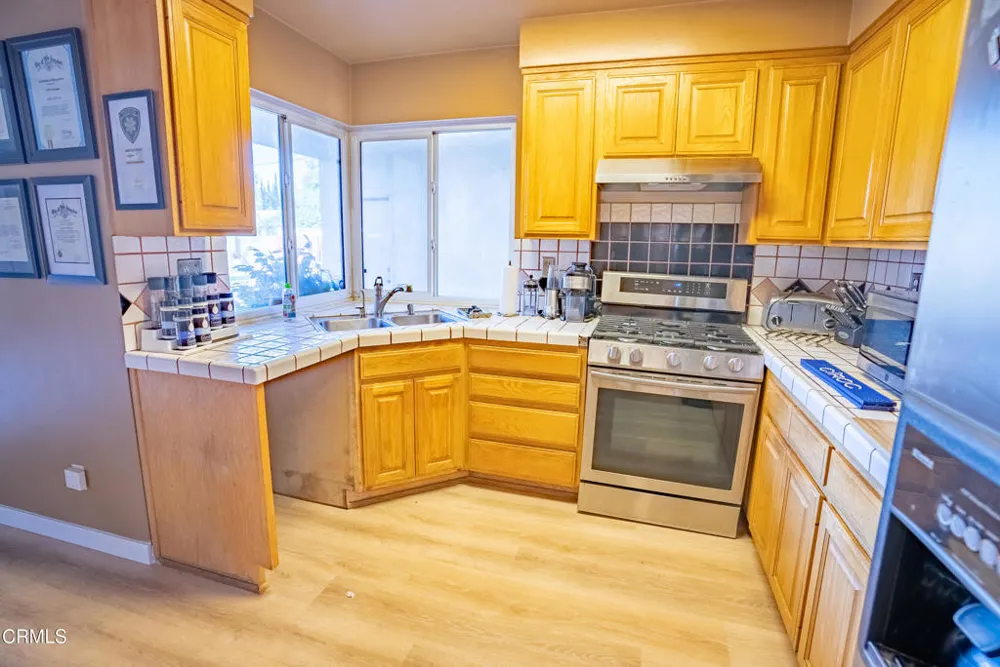 7511 Shoup Avenue Los Angeles, CA 91307
