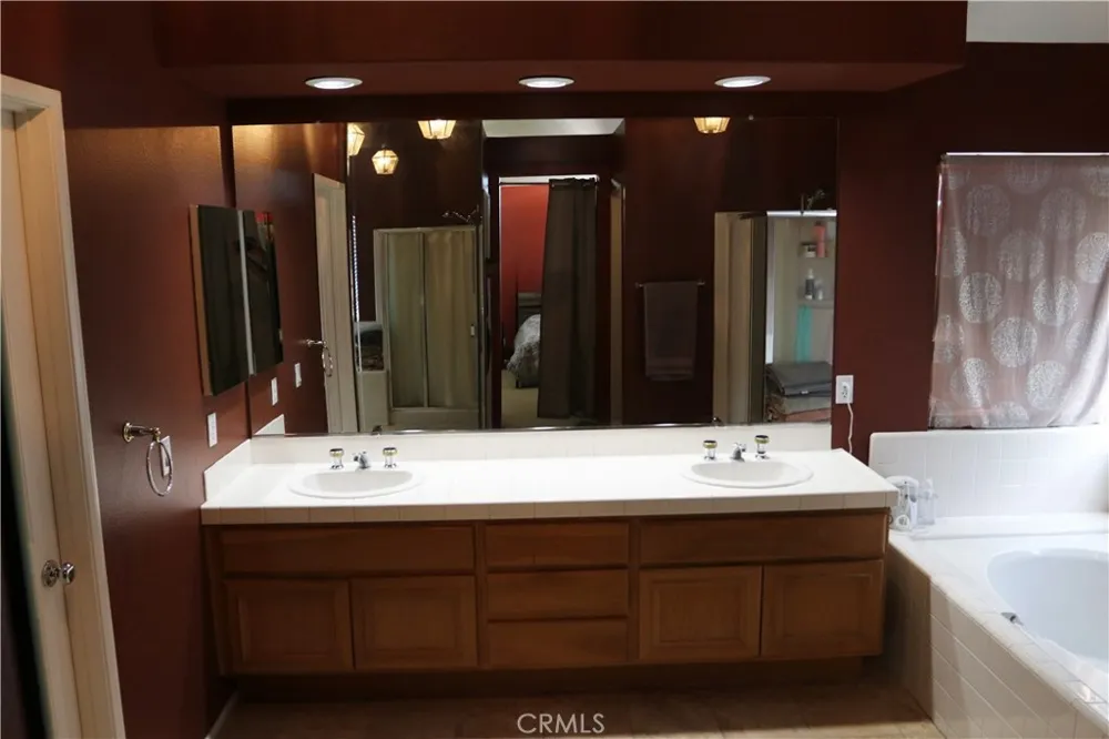 47 Corte Madera Lake Elsinore, CA 92532