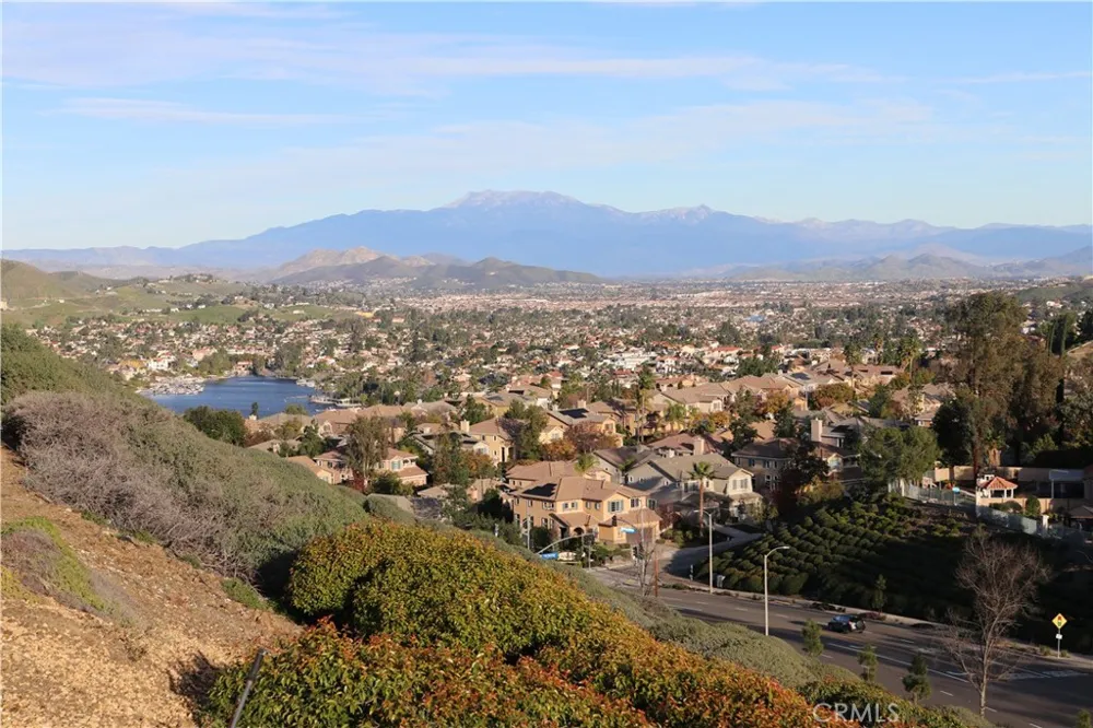 47 Corte Madera Lake Elsinore, CA 92532
