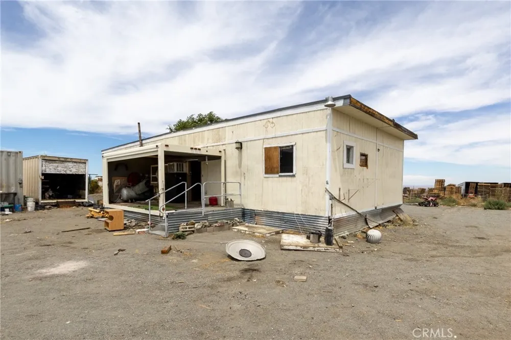 2833 White Fox Pinon Hills, CA 92372