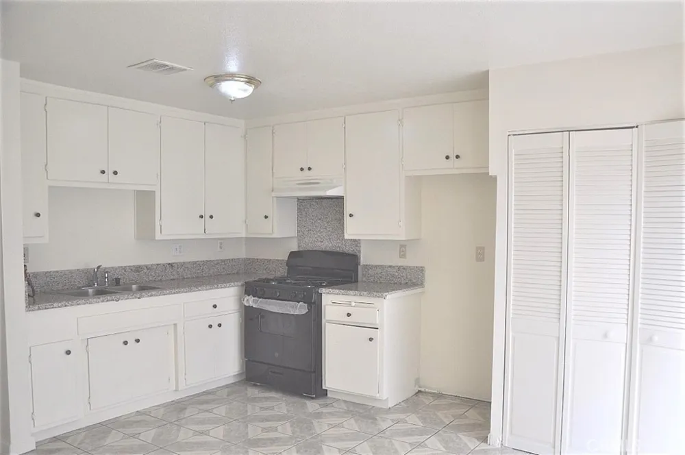 688 5th Azusa, CA 91702