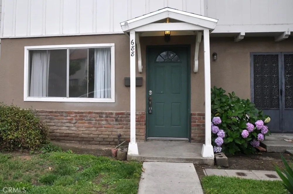 688 5th Azusa, CA 91702
