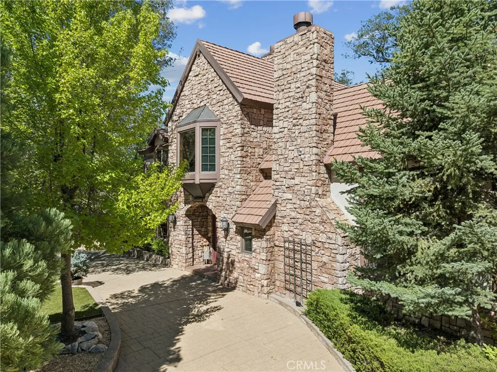 28476 North Shore Lake Arrowhead, CA 92352