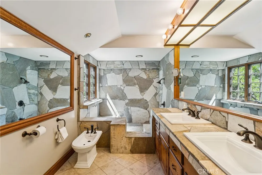 28476 North Shore Lake Arrowhead, CA 92352