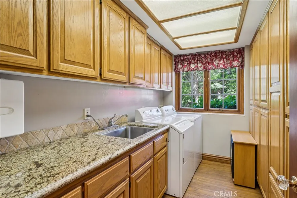 28476 North Shore Lake Arrowhead, CA 92352