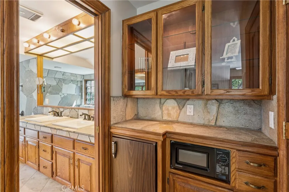 28476 North Shore Lake Arrowhead, CA 92352