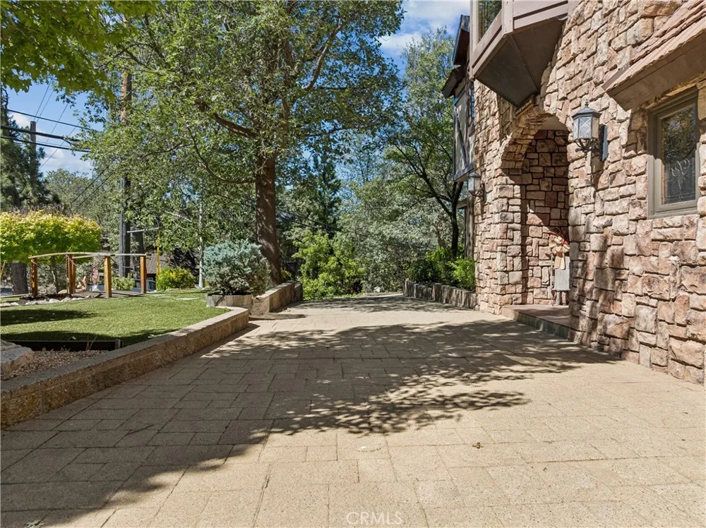 28476 North Shore Lake Arrowhead, CA 92352