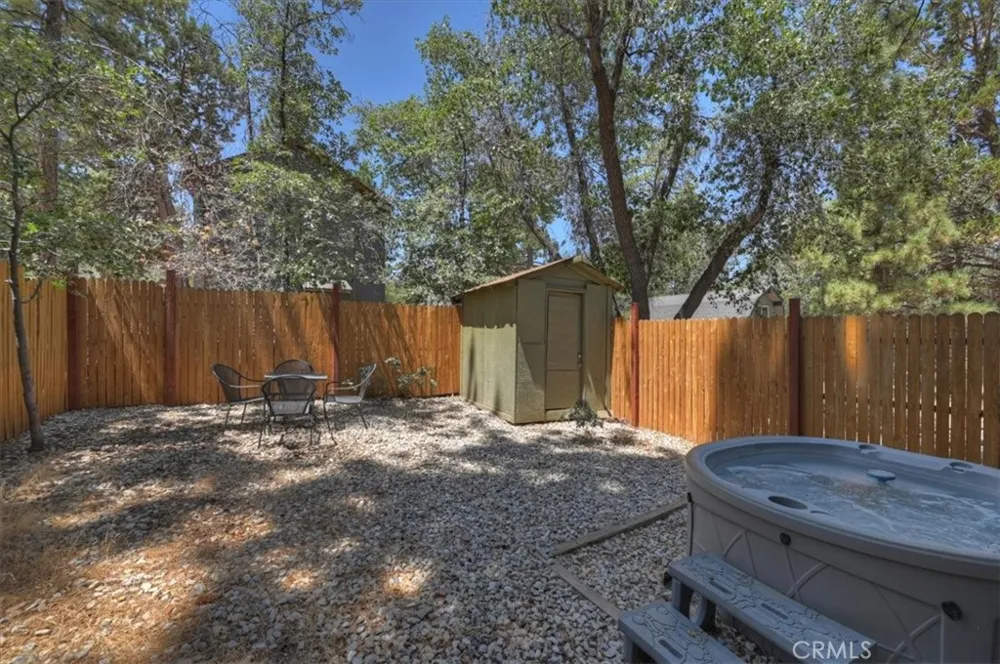 728 Holmes Lane Sugarloaf, CA 92386