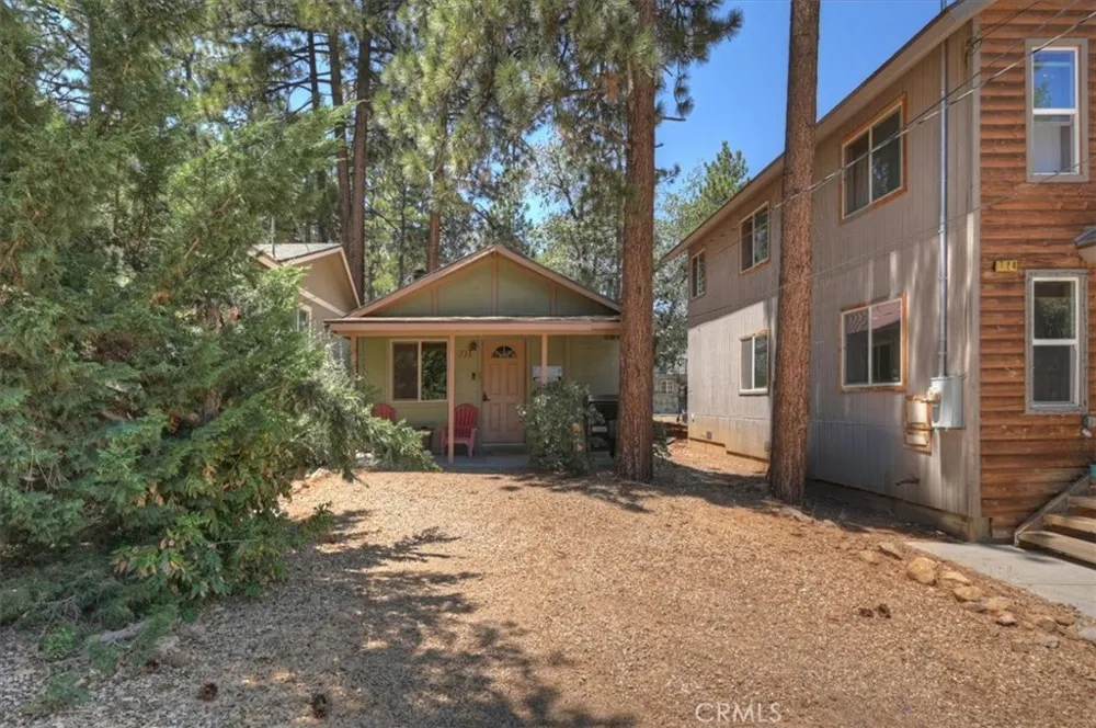 728 Holmes Lane Sugarloaf, CA 92386