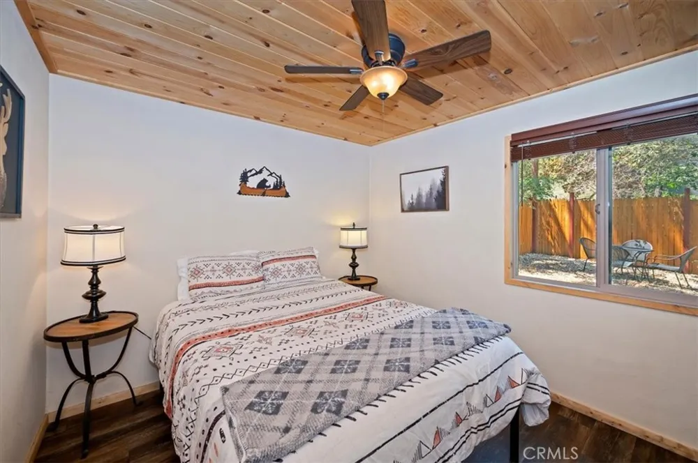 728 Holmes Lane Sugarloaf, CA 92386