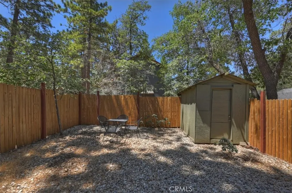 728 Holmes Lane Sugarloaf, CA 92386