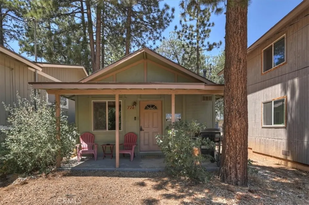 728 Holmes Lane Sugarloaf, CA 92386