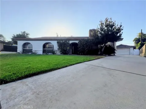 758 E Cypress