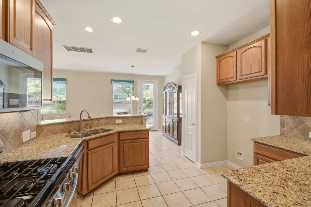 703 Chestnuthill Drive Allen, TX 75013