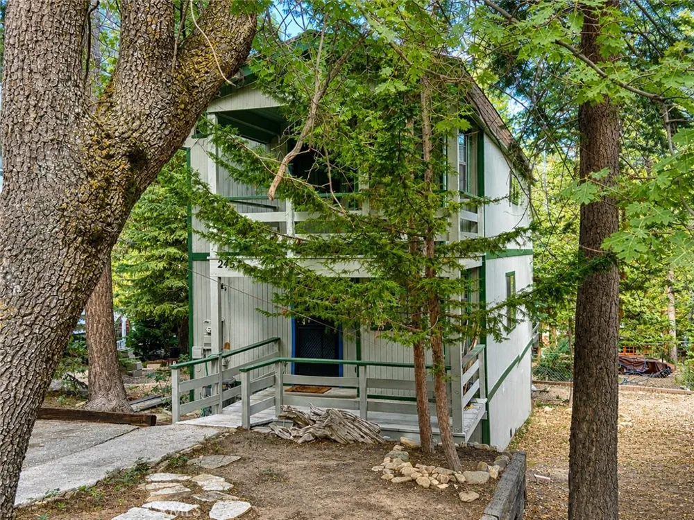 2434 Fir Drive Running Springs, CA 92382