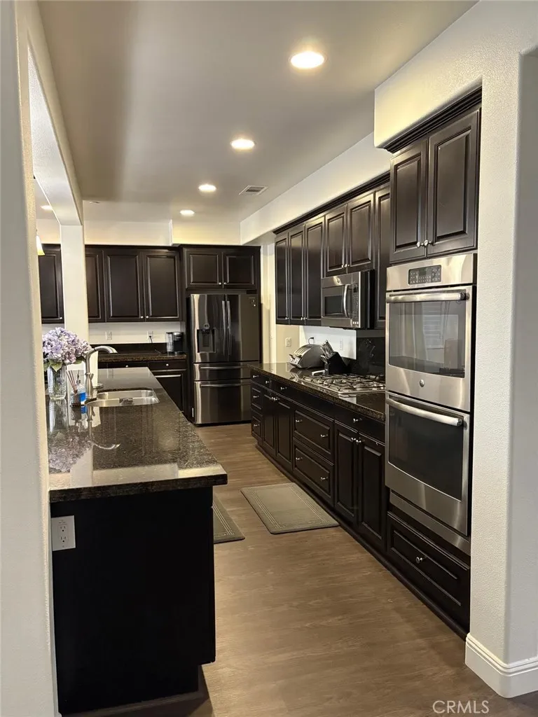 6111 Peregrine Drive Jurupa Valley, CA 91752