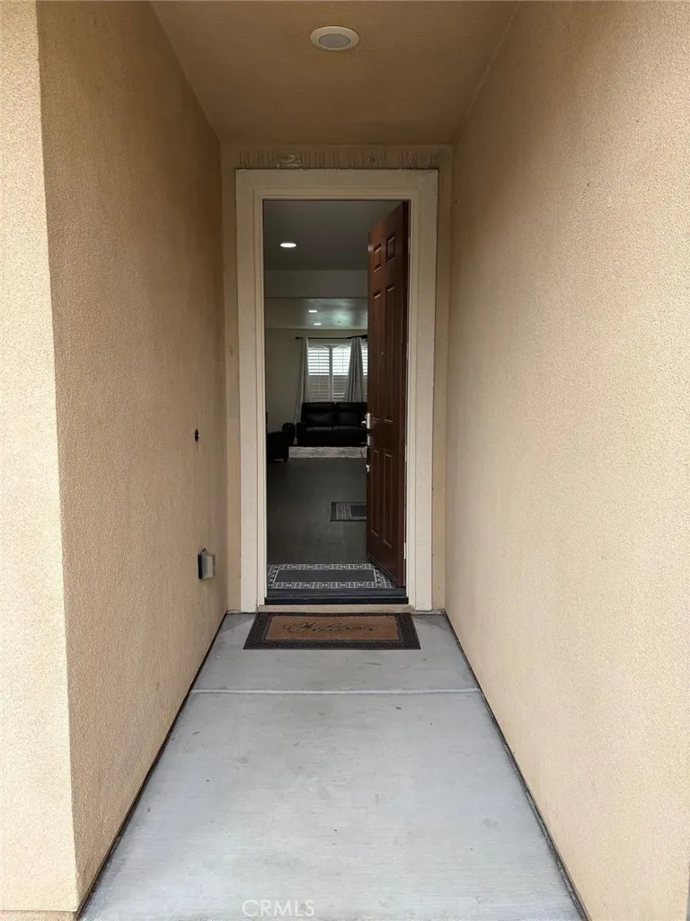 6111 Peregrine Drive Jurupa Valley, CA 91752