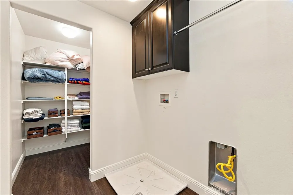 6111 Peregrine Drive Jurupa Valley, CA 91752