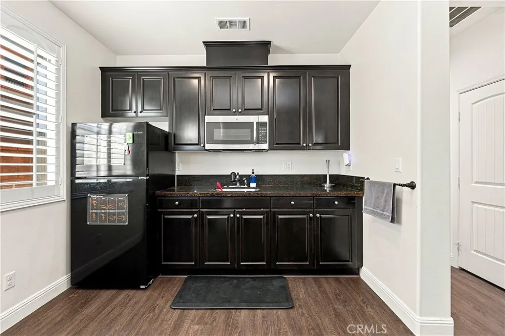 6111 Peregrine Drive Jurupa Valley, CA 91752