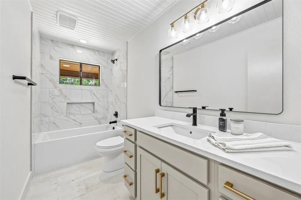 221 Montwood Seguin, TX 78155