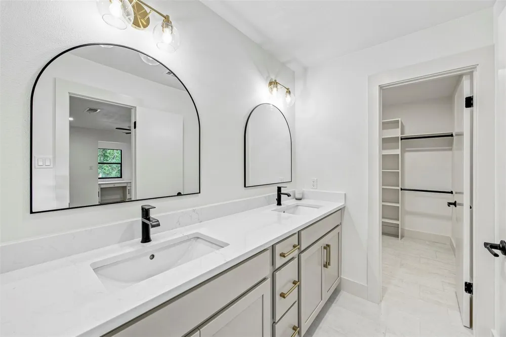 221 Montwood Seguin, TX 78155