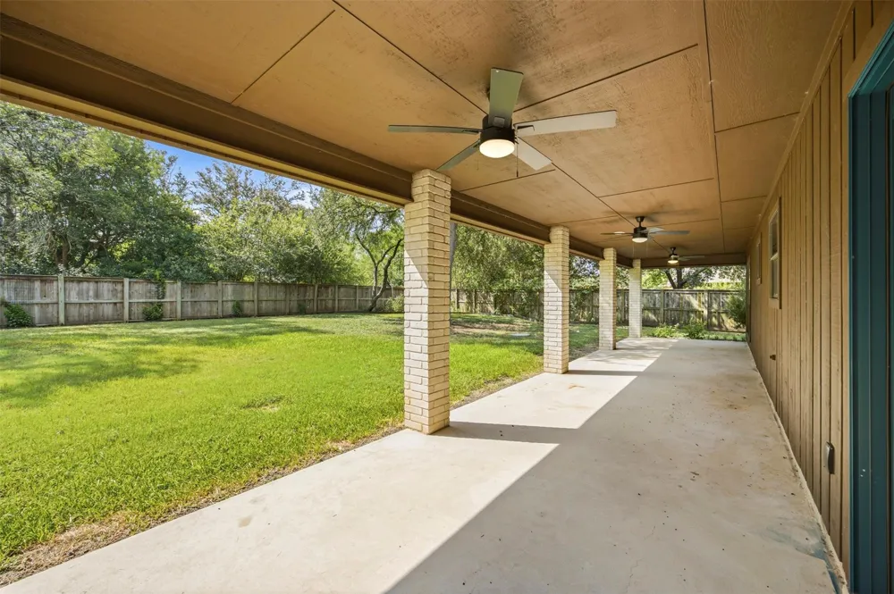 221 Montwood Seguin, TX 78155