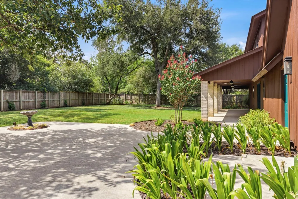 221 Montwood Seguin, TX 78155